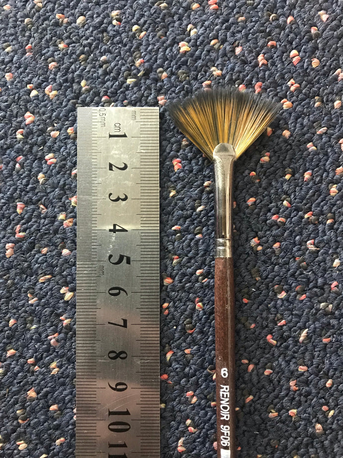 Fan brush