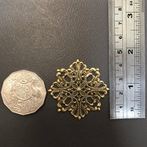 Round metal filigree